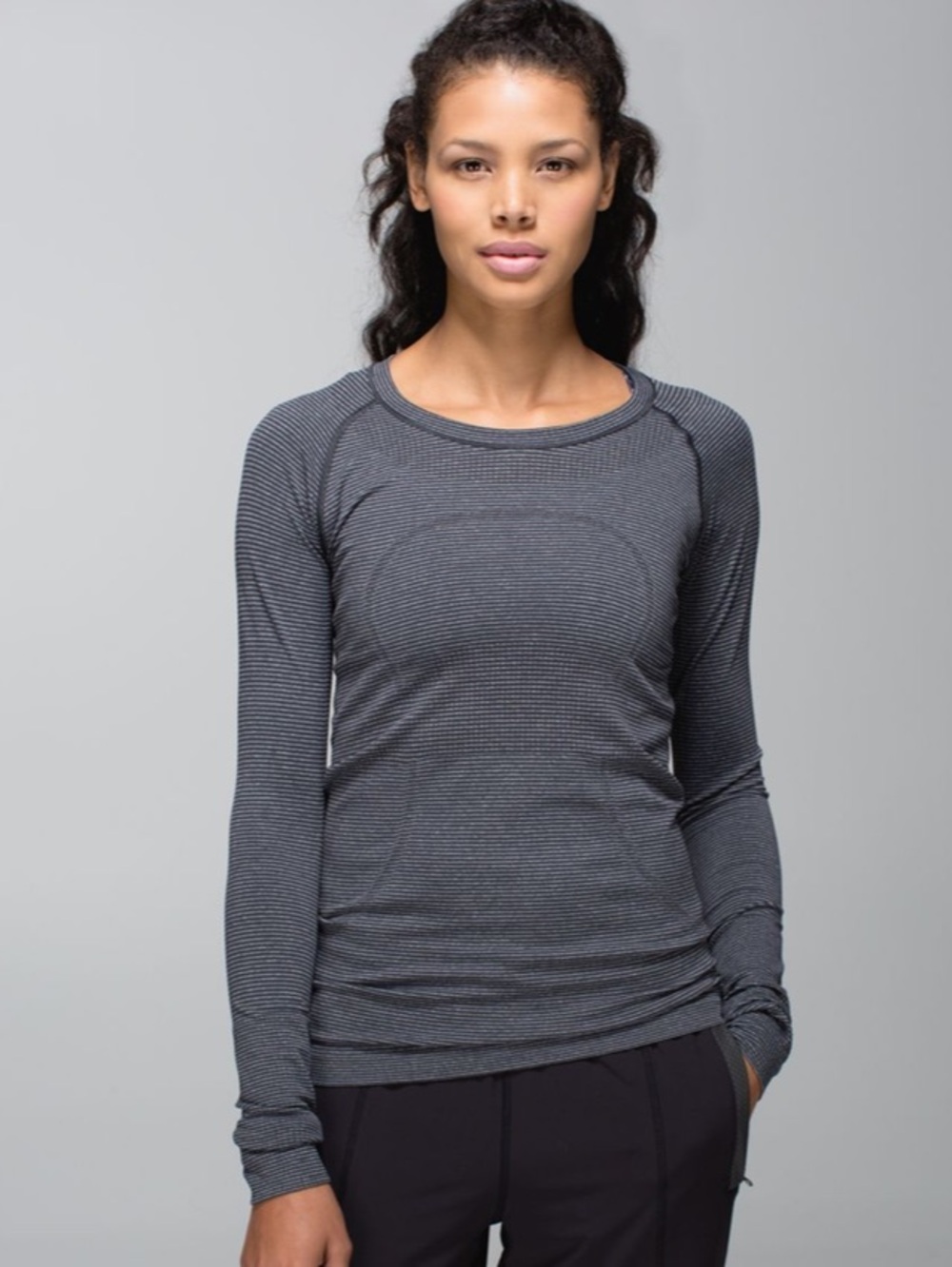 LuLuLemon Run Swiftly Tech Long Sleeve Crew Neck Crew Navy Grey  Stripe Tee Sz 8